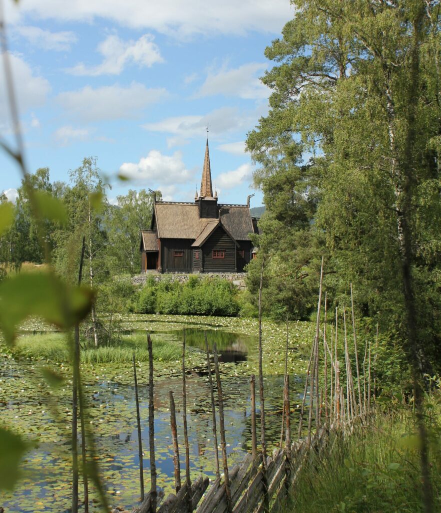 Garmo stavkirke på Maihaugen | Stasjonen hotell Lillehammer